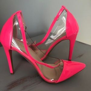 Neón pink high heels